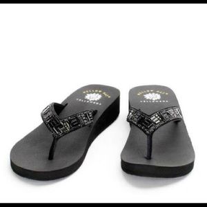 Yellow box Black Clarra rhinestones Mellow Mat 6.5